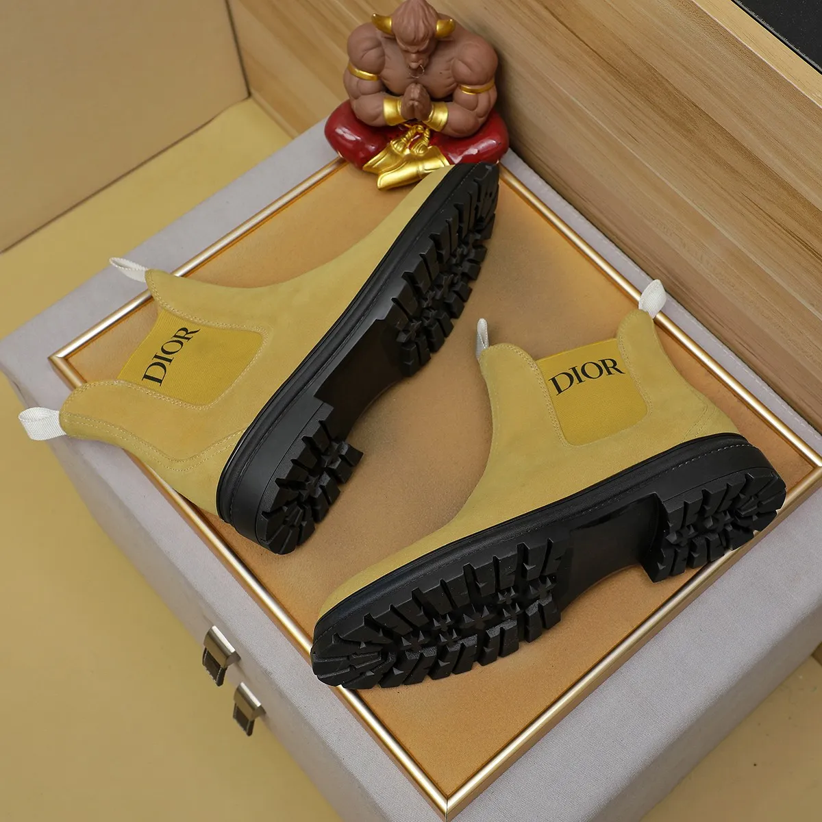 Ex-factory price: 480⌚️⌚️"Dior" Gaobang short boots⚠️⚠️Top purchasing agent🔍🔍Men's 2023HK counters are on sale simultaneously. Sole: The original sole is specially provided by the original factory. The exclusive movable molded sole is super comfortable. The original factory and the single product are handmade🔍🔍. The details determine the quality. We only make shoes with care. You can enter and exit the counter at will. Welcome to compare. 🇮🇹Size: 38-444️⃣Colors available